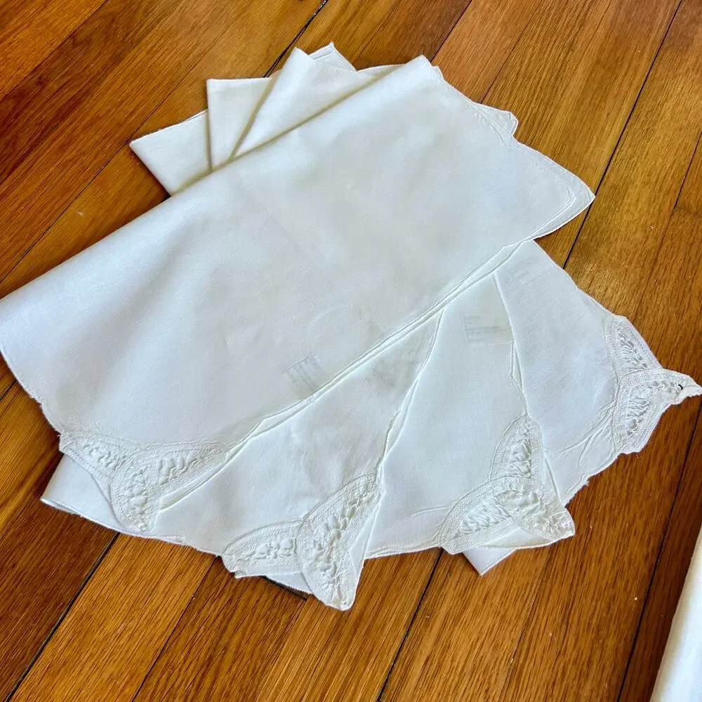 Vintage White 100% Cotton Battenberg Lace Tablecloth with 4 Matching Napkins